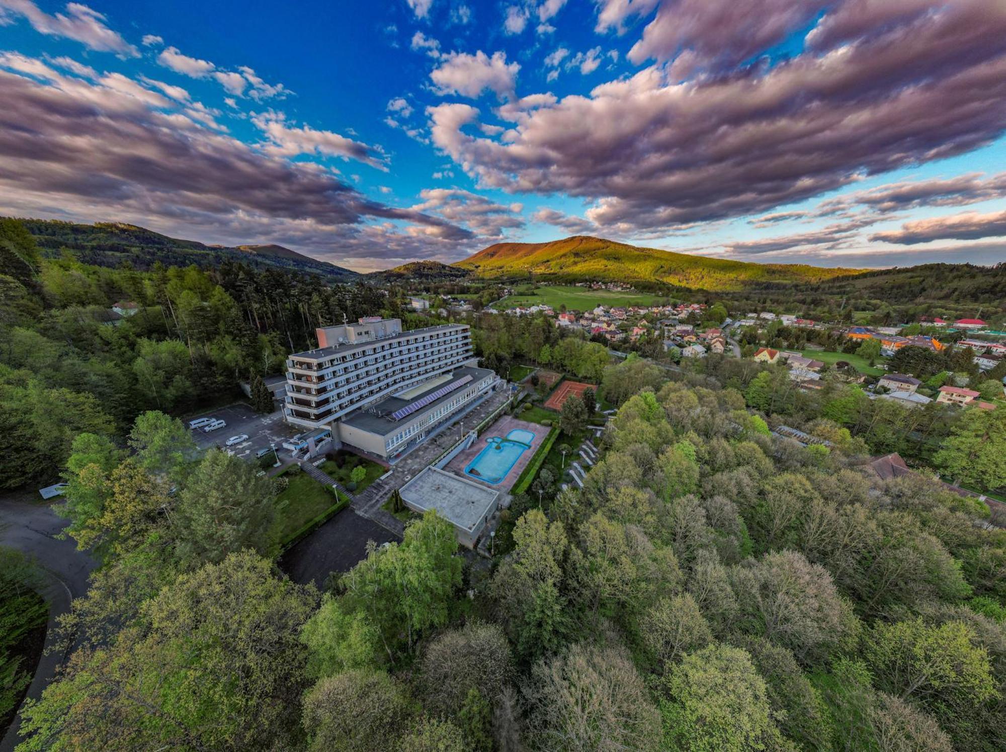 Hotel Ibis Styles Relax Rožnov pod Radhoštěm Exterior foto